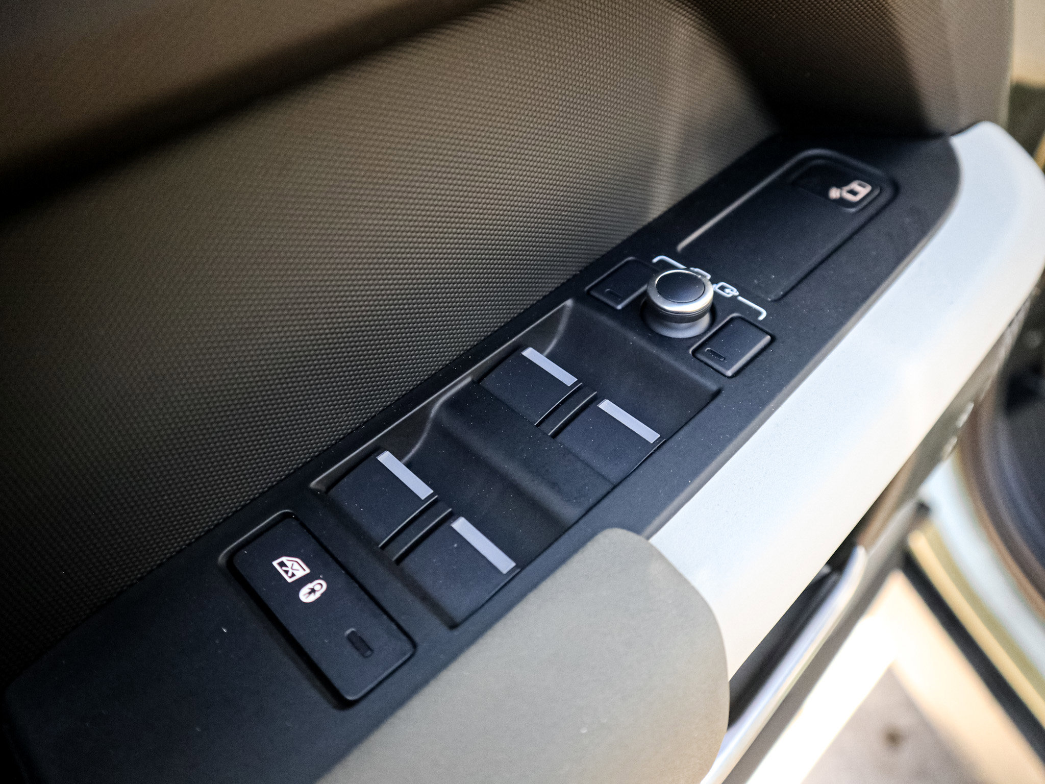 Used 2022 Land Rover Defender 110 S AWD/4WD image 15