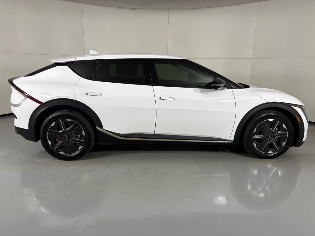 New 2025 Kia EV6 Light w/ Light LR Technology Package image 8