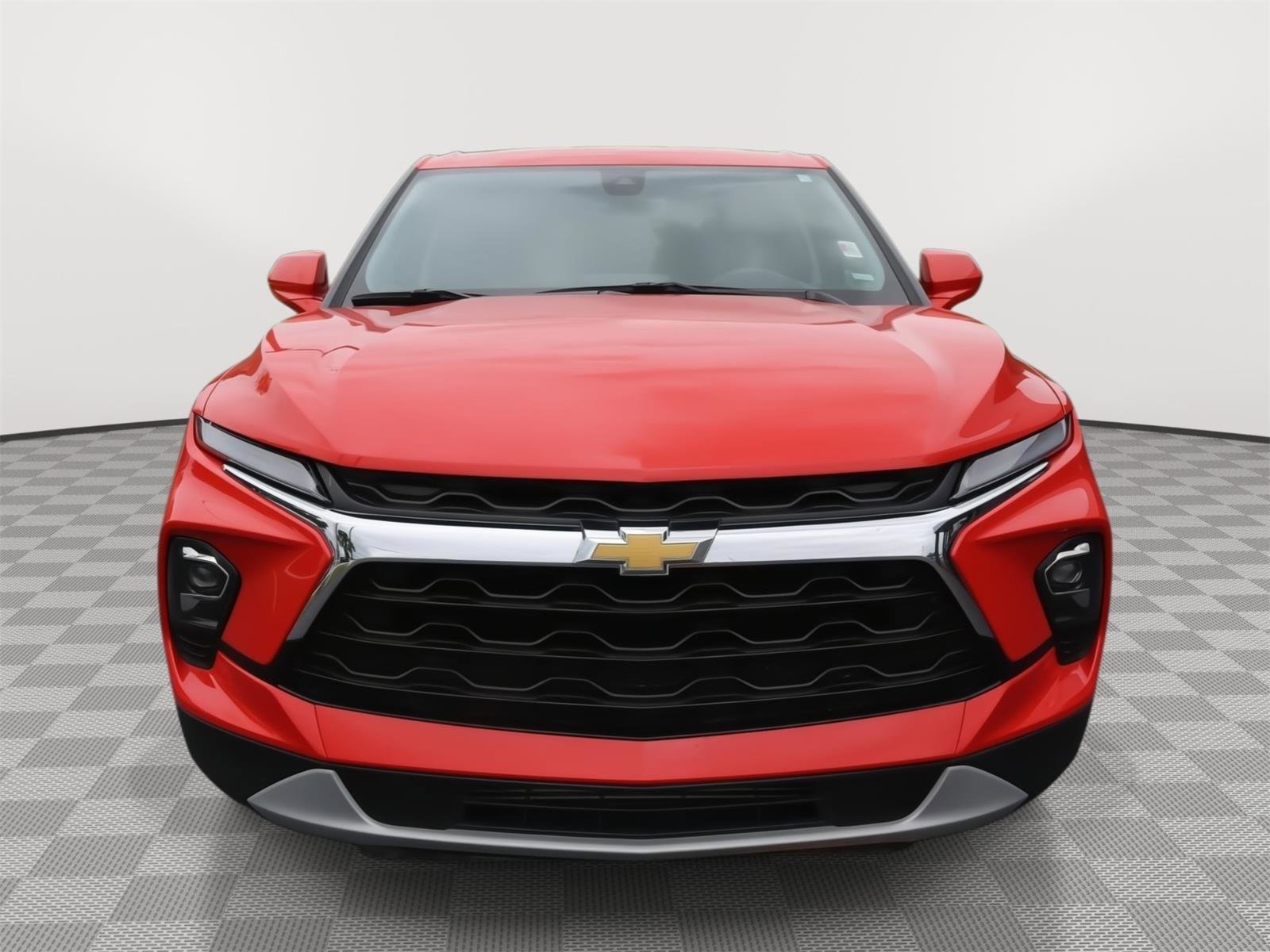 Used 2025 Chevrolet Blazer LT image 2
