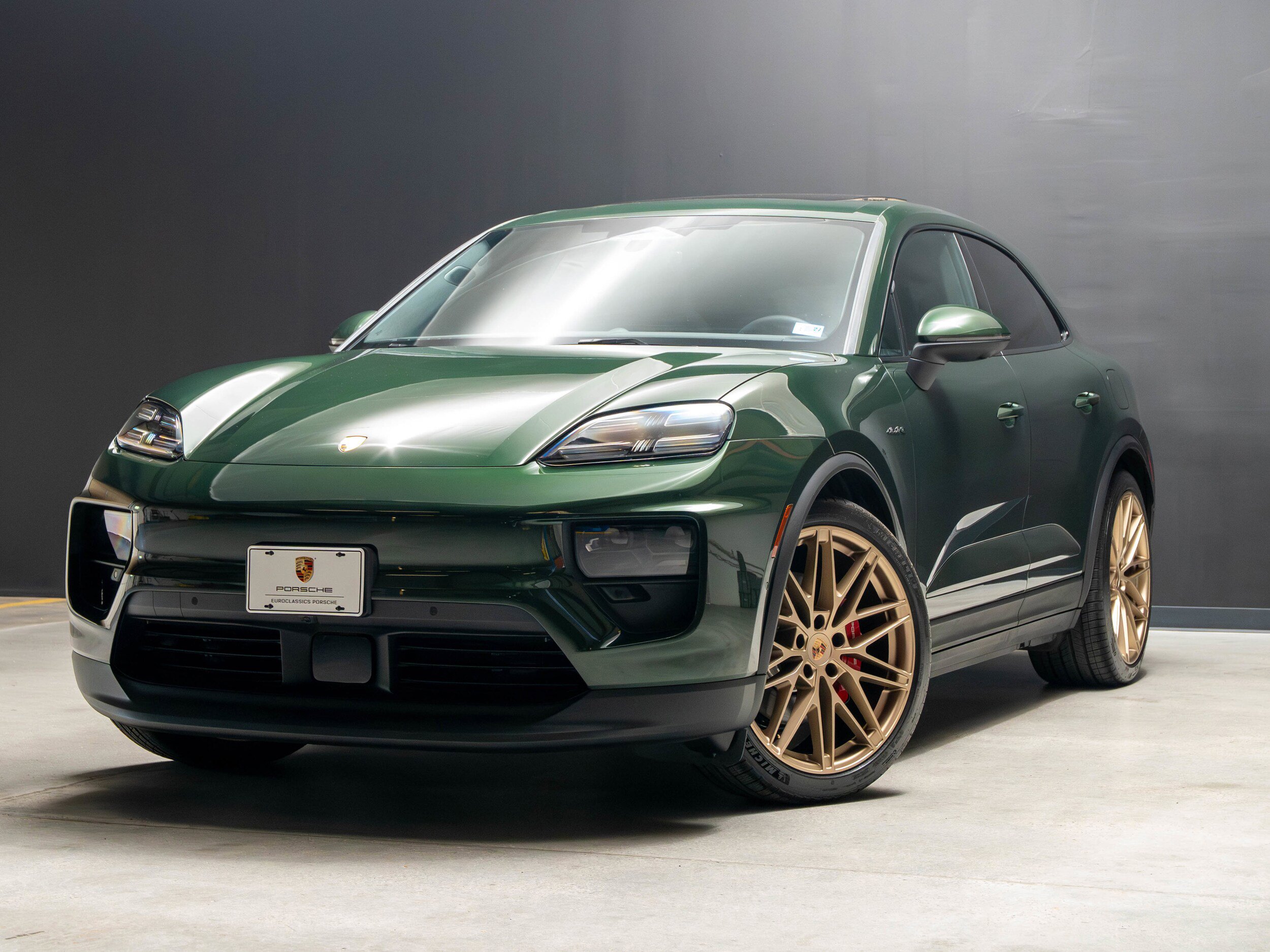 Certified 2025 Porsche Macan 4S Electric AWD/4WD image 1