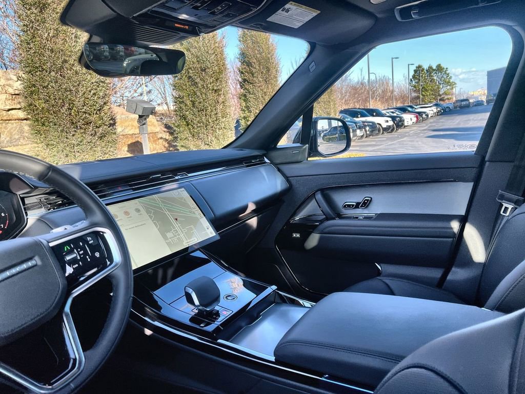 Used 2026 Land Rover Range Rover Sport SE image 13