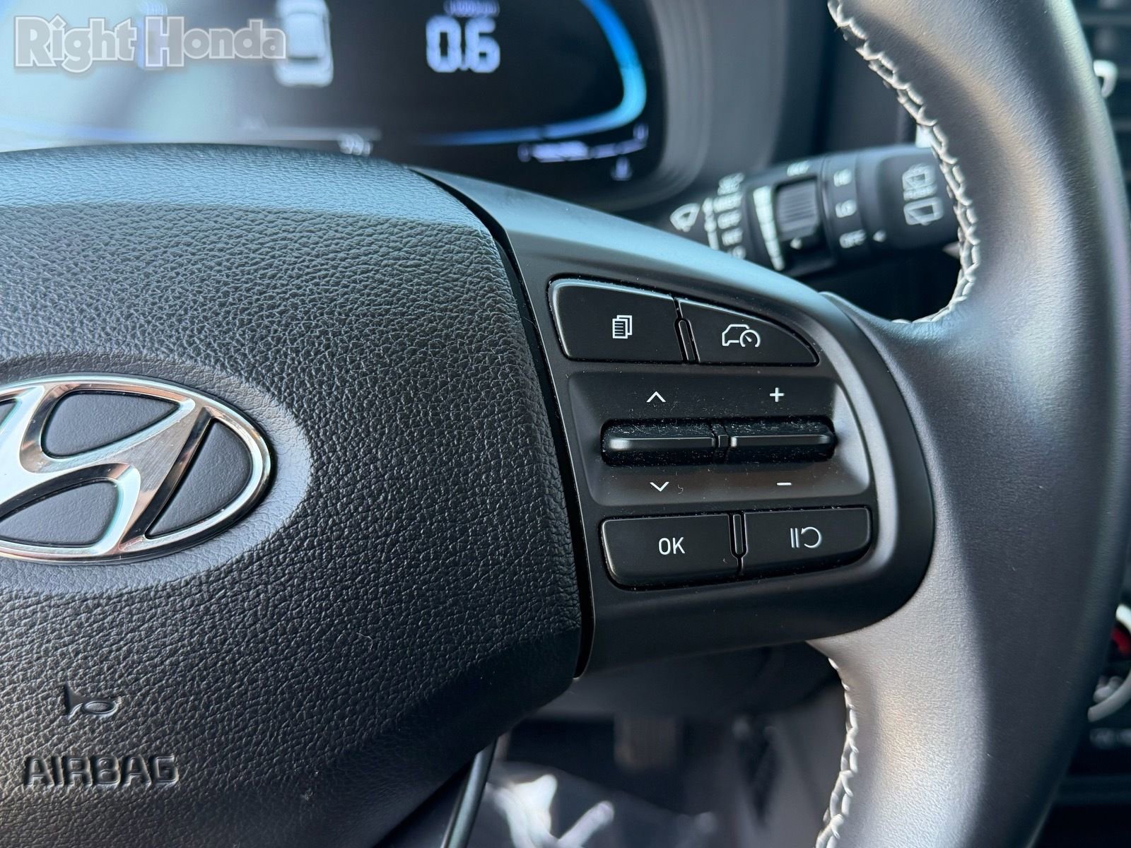 Used 2023 Hyundai Venue Limited FWD image 32