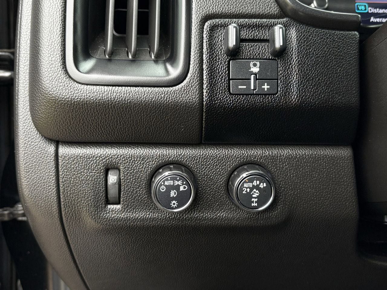 Used 2019 Chevrolet Colorado ZR2 w/ Colorado ZR2 Bison Edition AWD/4WD image 24
