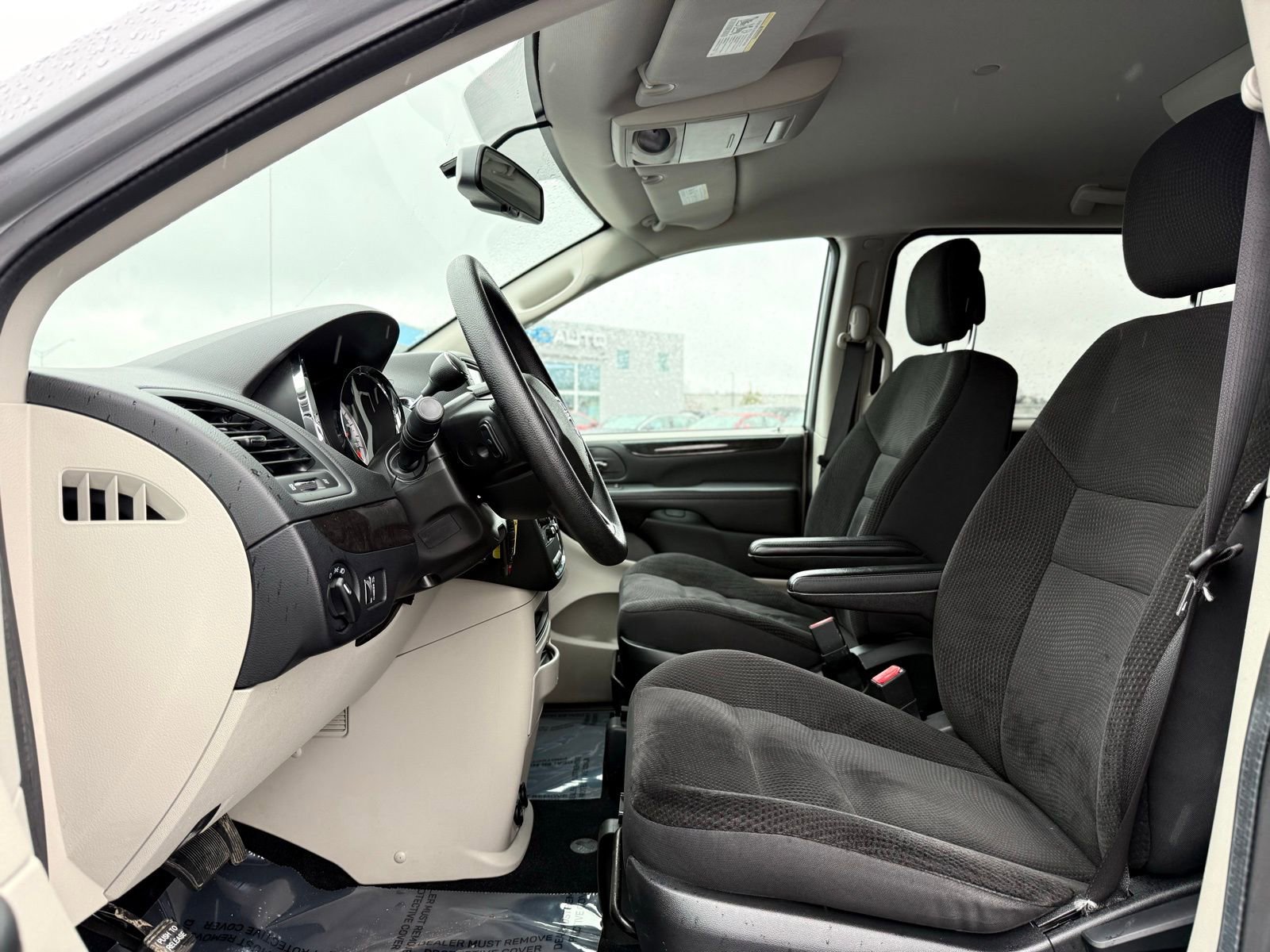 Used 2018 Dodge Grand Caravan SE w/ UConnect Hands-Free Group image 14