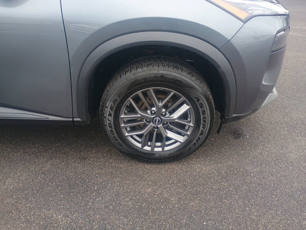 Used 2023 Nissan Rogue S AWD/4WD image 10