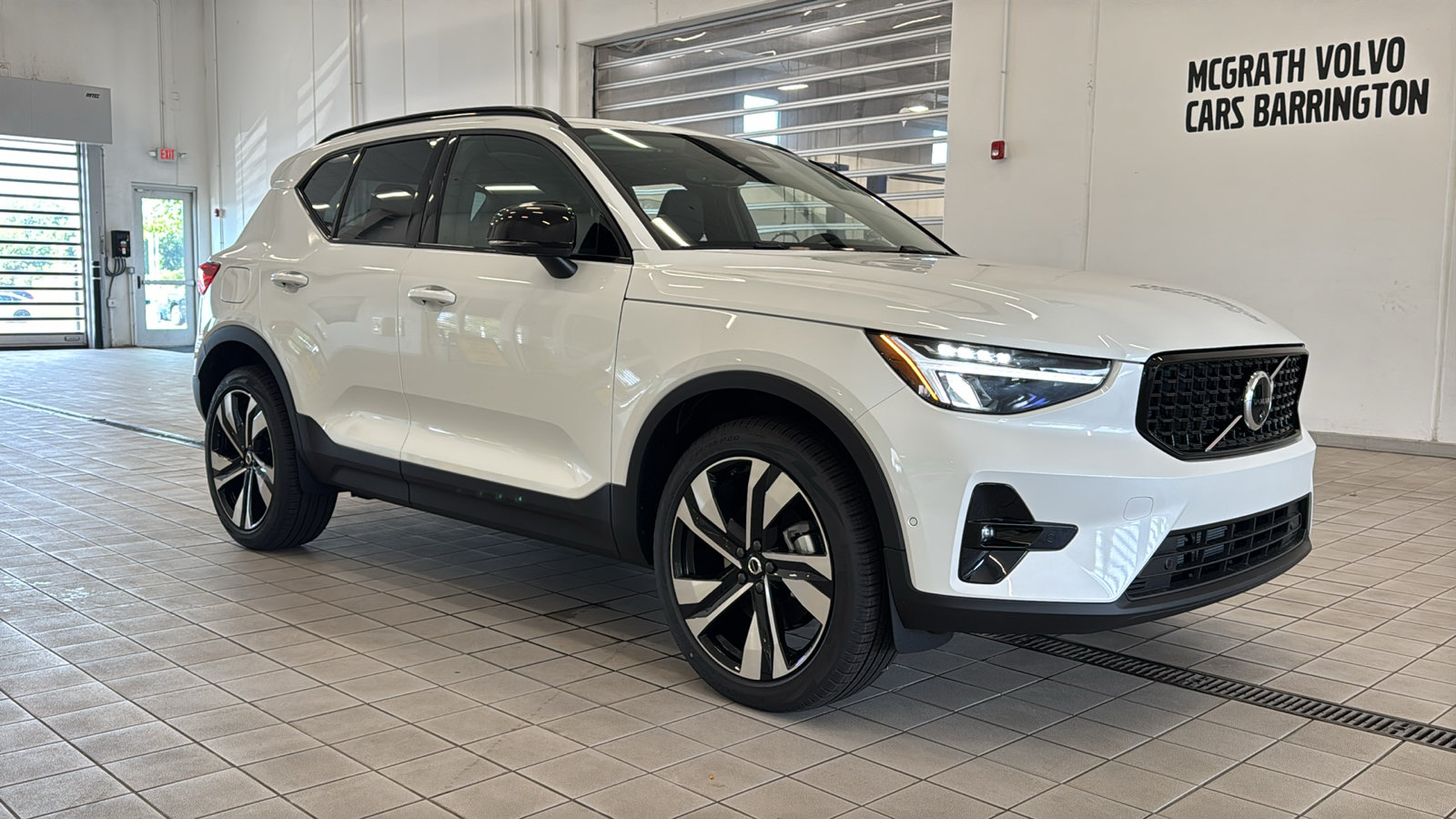 New 2026 Volvo XC40 B5 Plus w/ Protection Package Premier AWD/4WD image 3