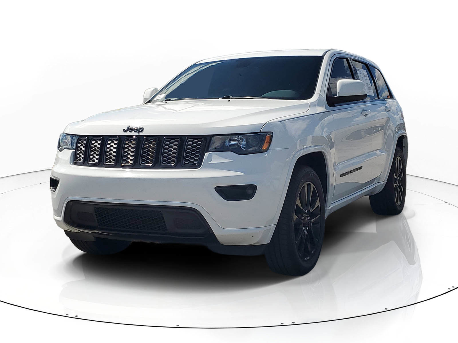 Used 2019 Jeep Grand Cherokee Altitude image 3