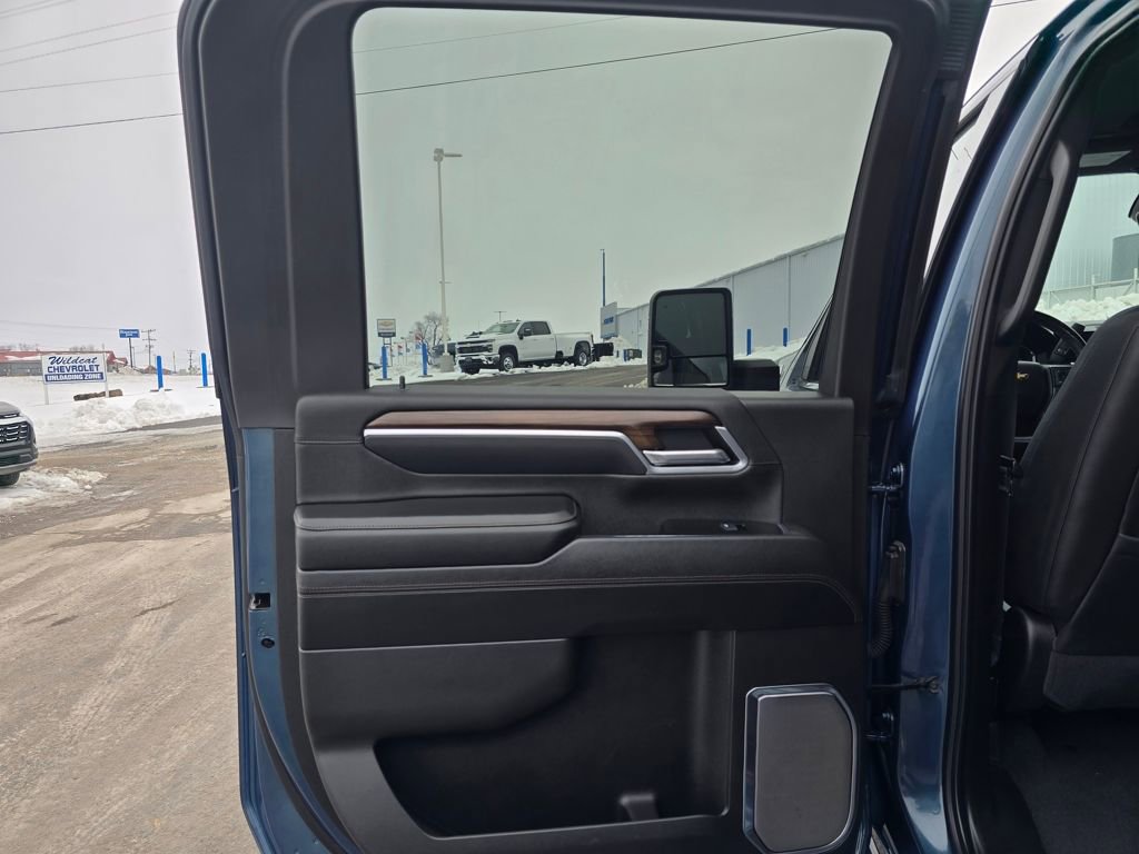 Used 2025 Chevrolet Silverado 2500 High Country w/ High Country Premium Package image 19