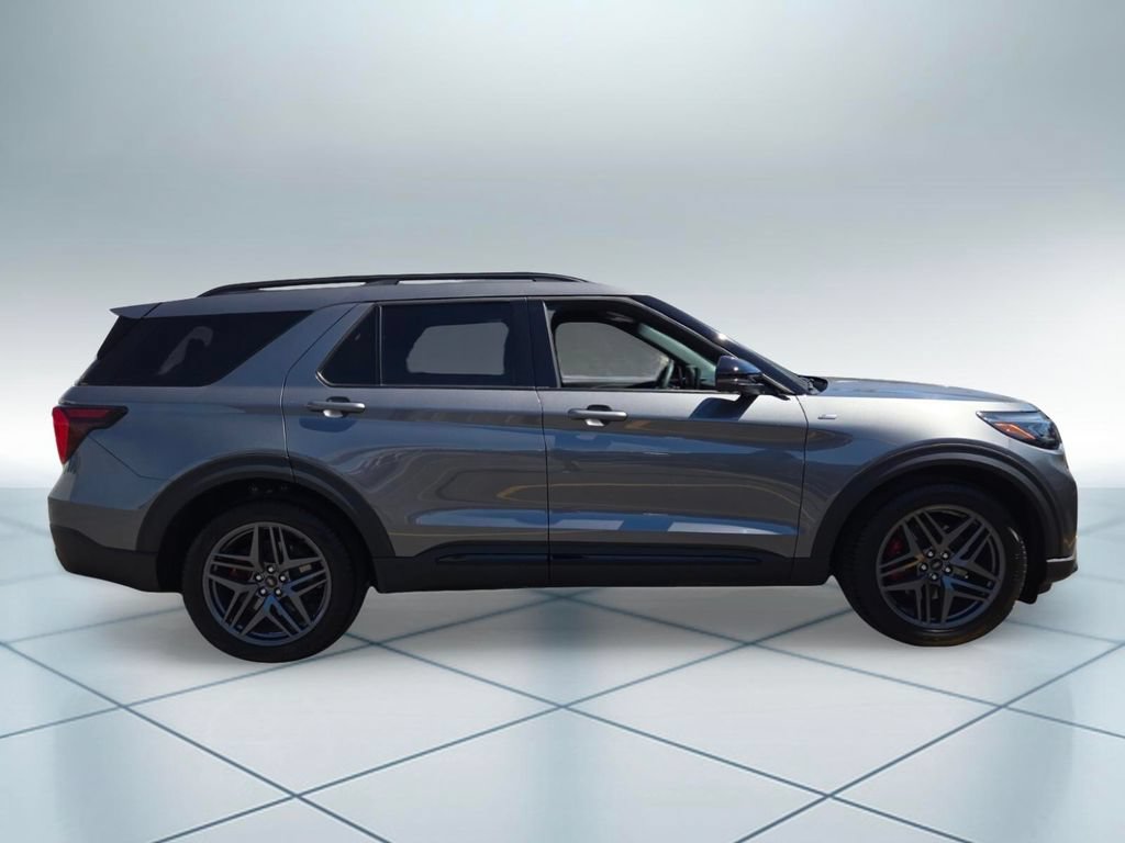 New 2026 Ford Explorer ST-Line w/ ST-Line Street Pack RWD image 3