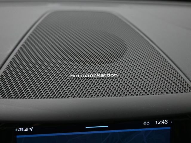 Used 2023 Volvo XC60 B6 Ultimate w/ Climate Package image 31