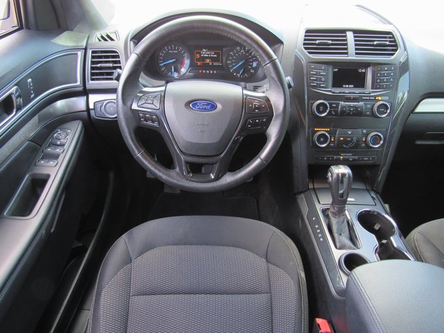 Used 2018 Ford Explorer XLT image 12