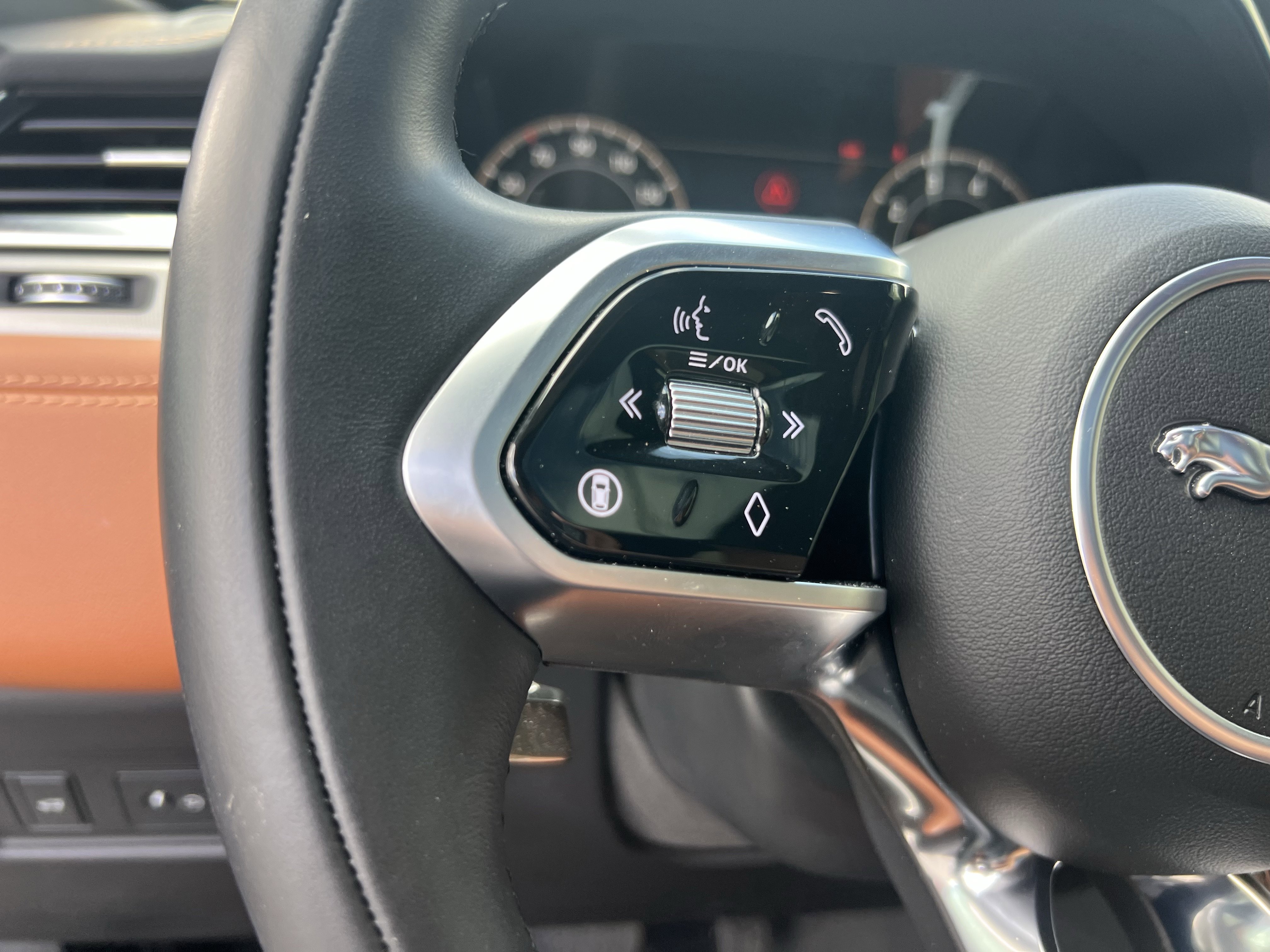 Used 2025 Jaguar F-PACE R-Dynamic S image 23