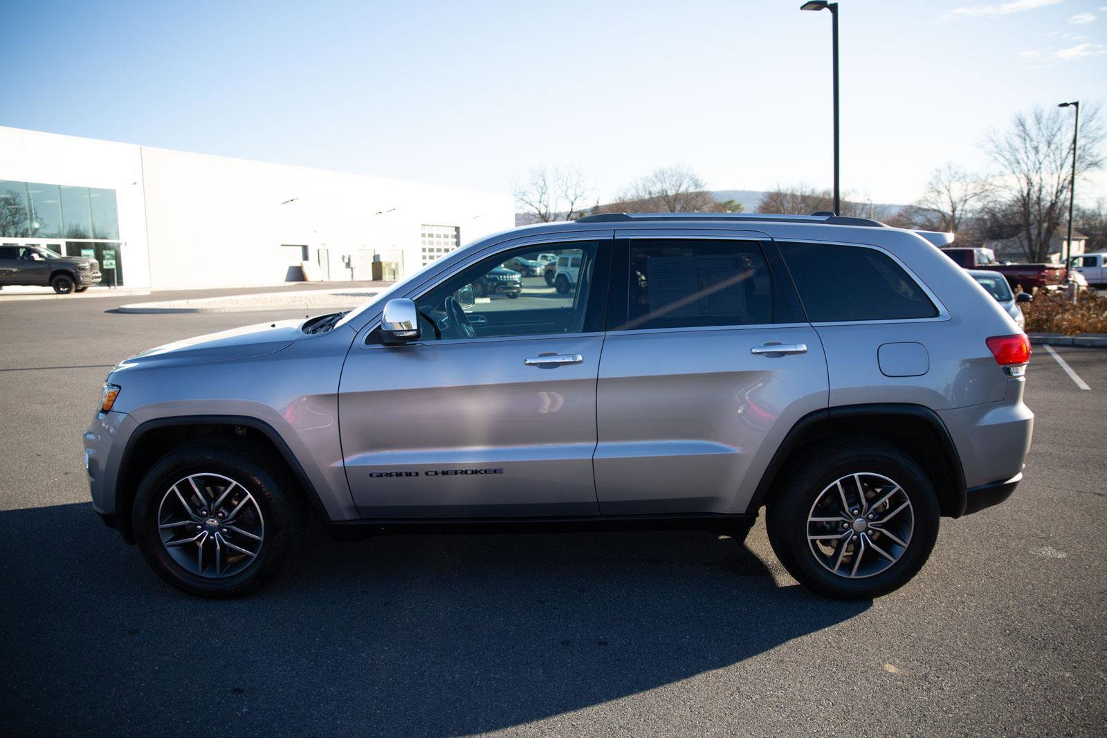 Used 2018 Jeep Grand Cherokee Limited image 6