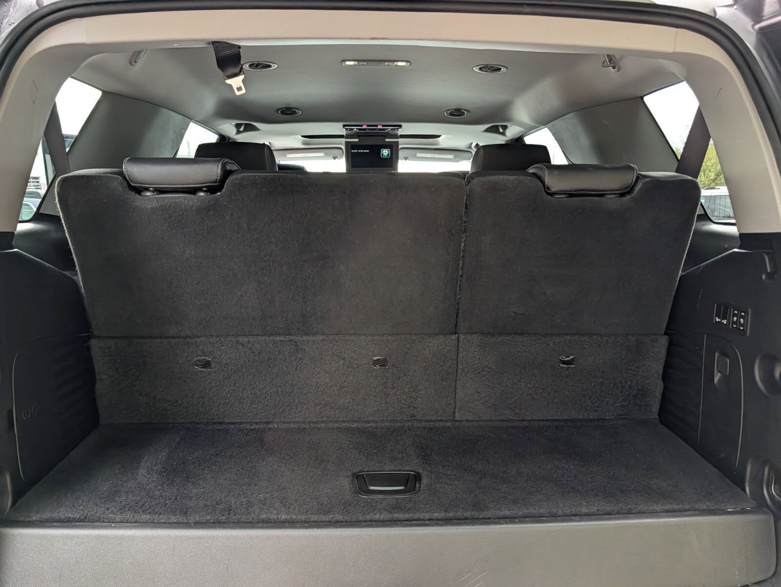 Used 2019 Chevrolet Tahoe Premier AWD/4WD image 32