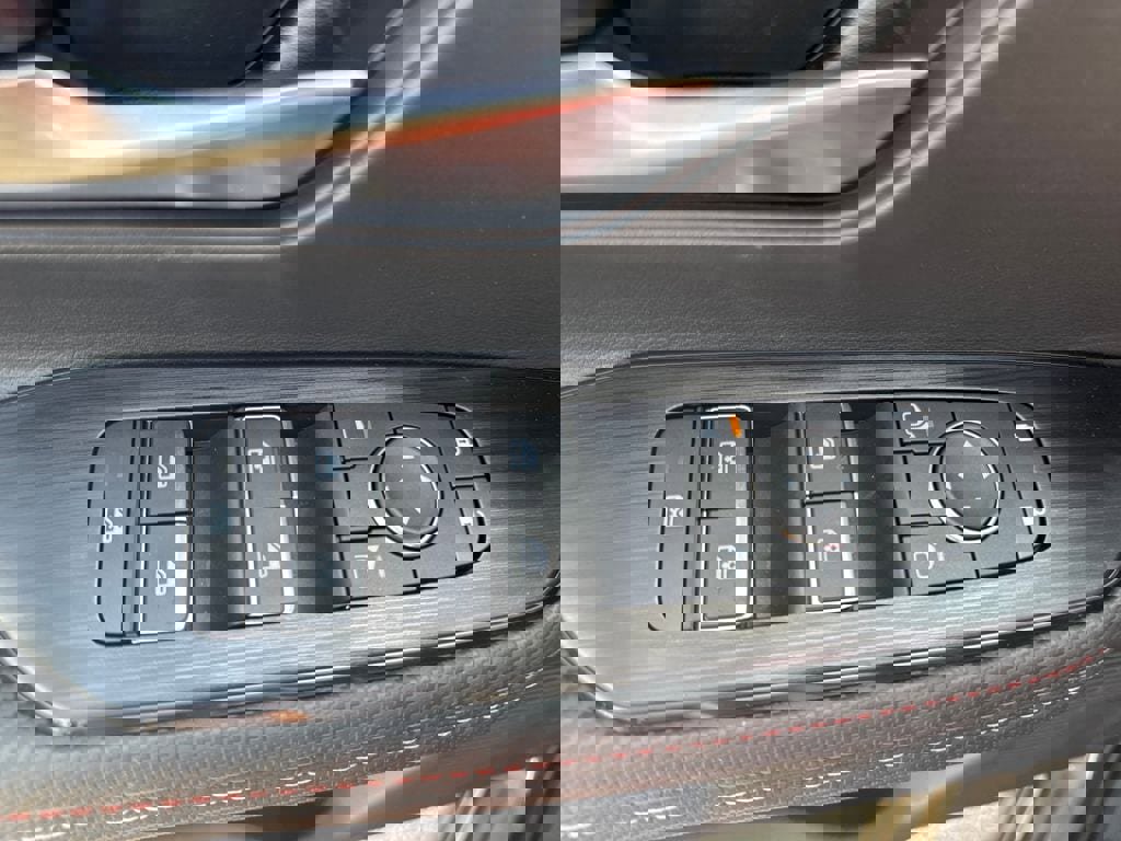 New 2026 Nissan Kicks SR image 17