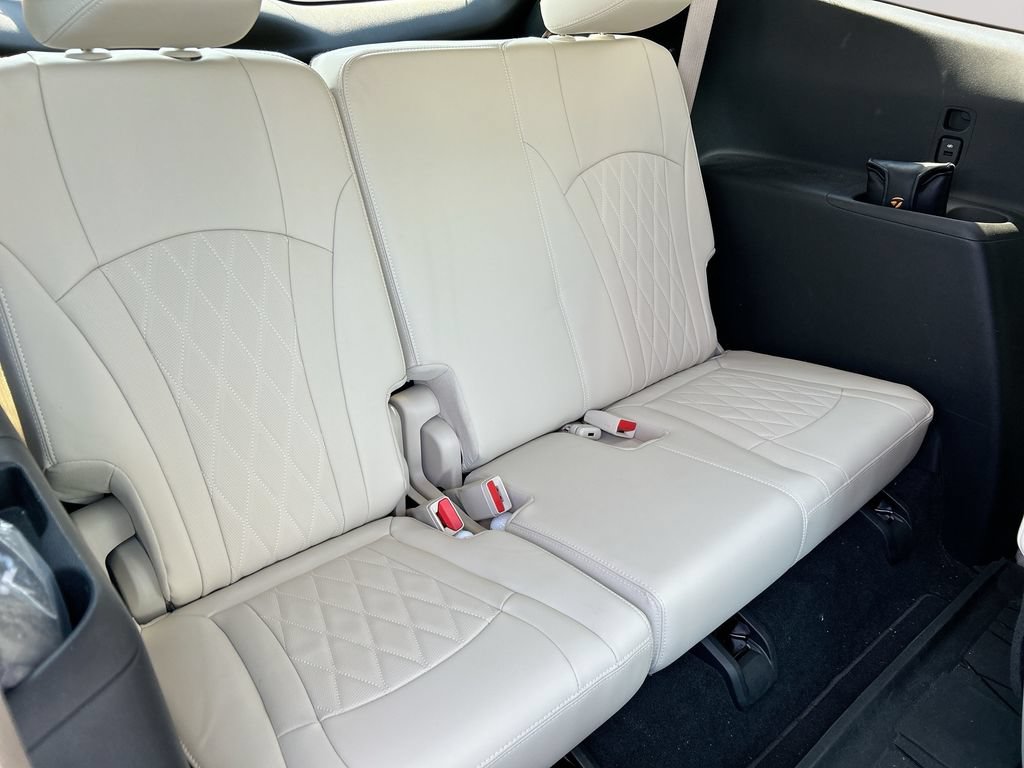 Used 2022 Buick Enclave Avenir AWD/4WD image 31