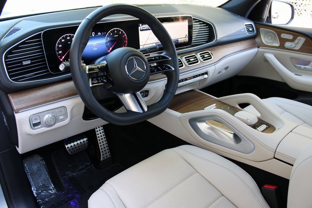 Used 2025 Mercedes-Benz GLS 450 4MATIC w/ AMG Line Exterior image 9