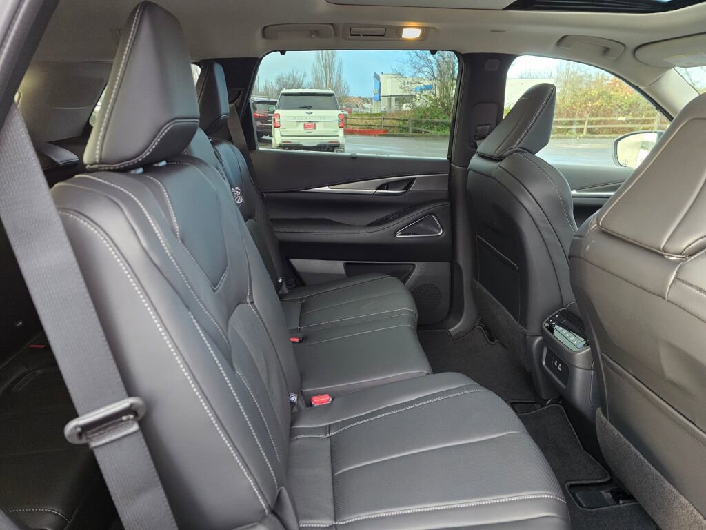 New 2025 INFINITI QX60 Luxe image 15
