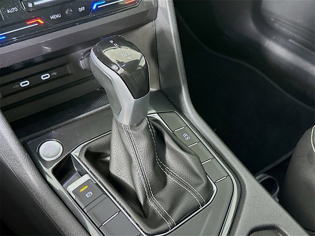 Used 2023 Volkswagen Tiguan SE w/ Panoramic Sunroof Package image 22