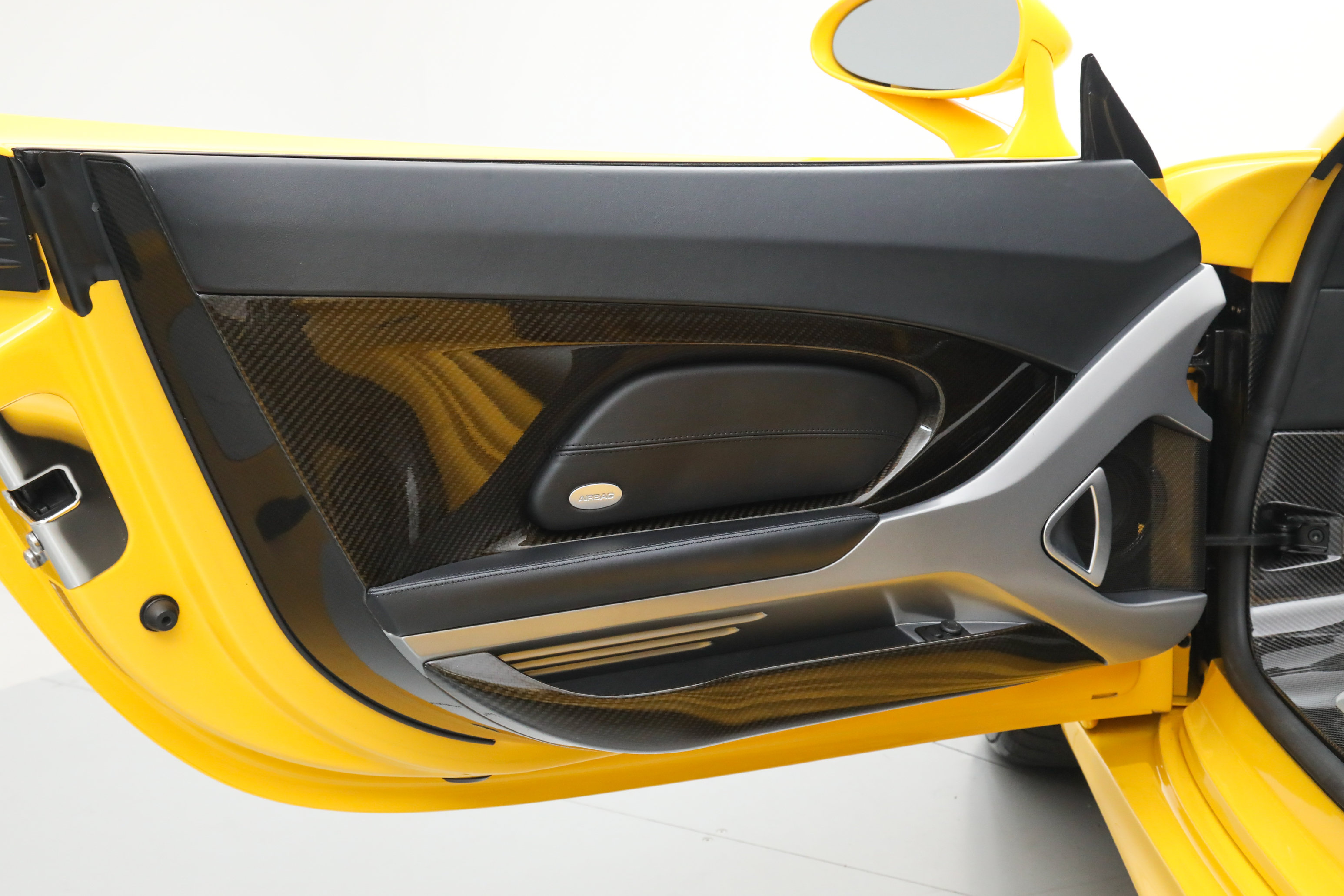 Used 2005 Porsche Carrera GT RWD image 25