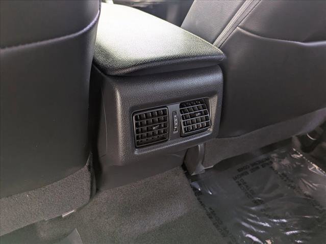 Used 2020 Toyota Camry XLE image 16