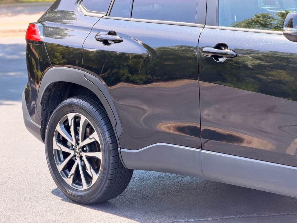 Certified 2025 Toyota Corolla Cross XLE FWD image 8
