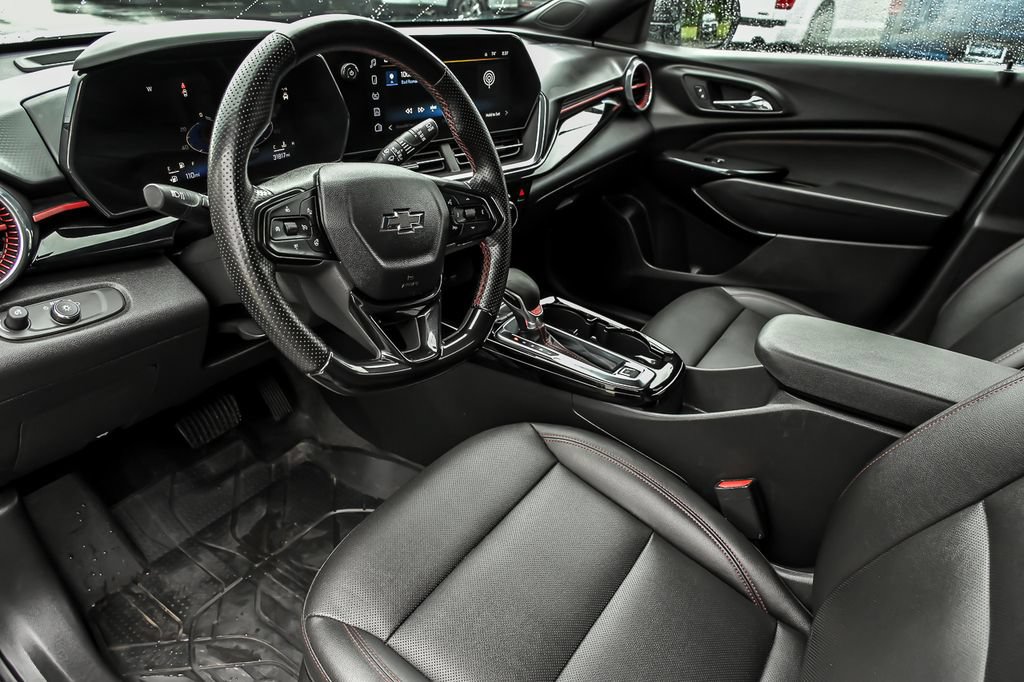 Used 2024 Chevrolet Trax RS w/ Driver Confidence Package FWD image 11
