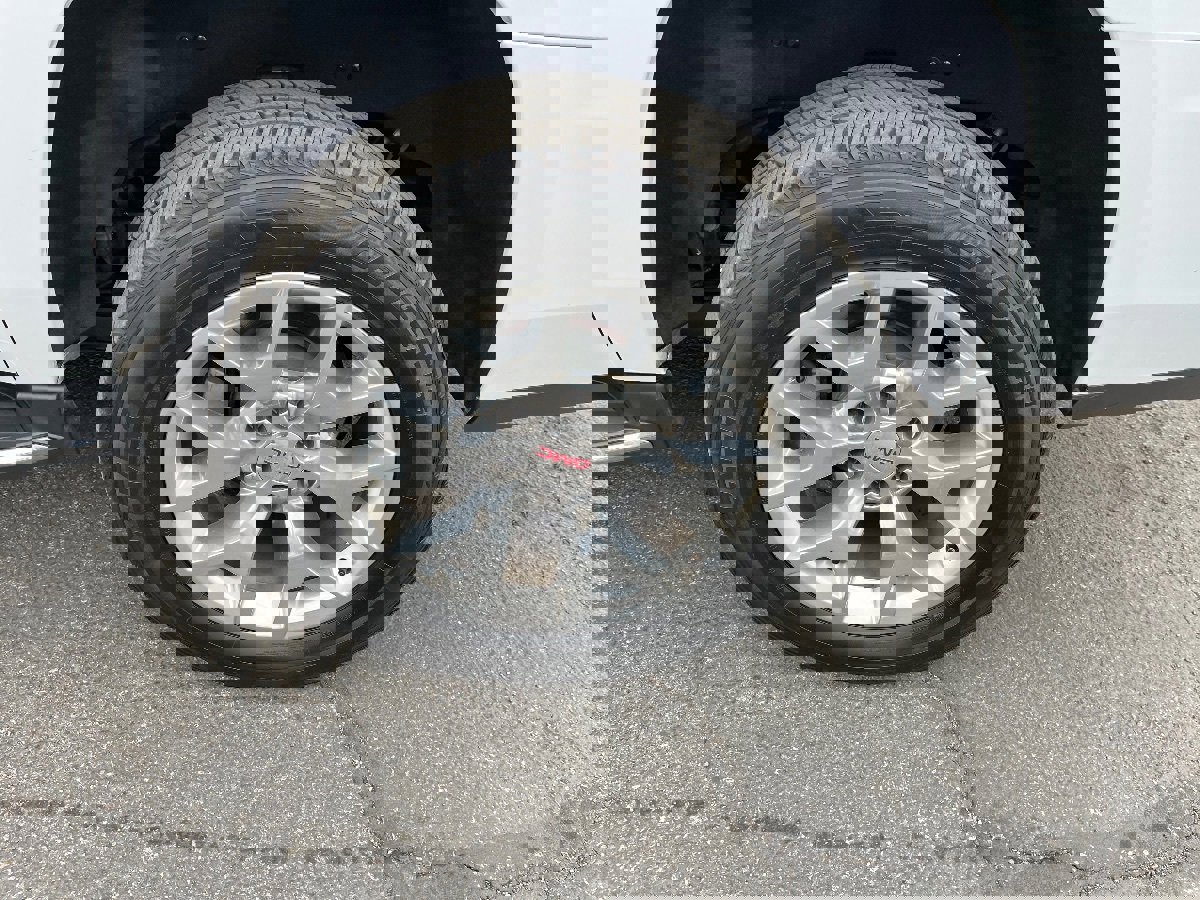 Used 2019 GMC Yukon XL SLE w/ SLE Value Package image 45