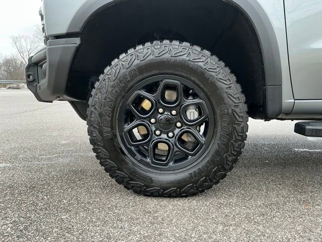 Used 2024 Buick Enclave Essence w/ Experience Buick Package image 56