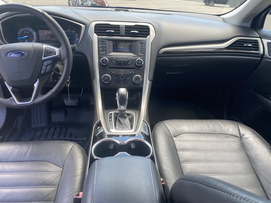 Used 2016 Ford Fusion SE w/ Equipment Group 202A FWD image 16