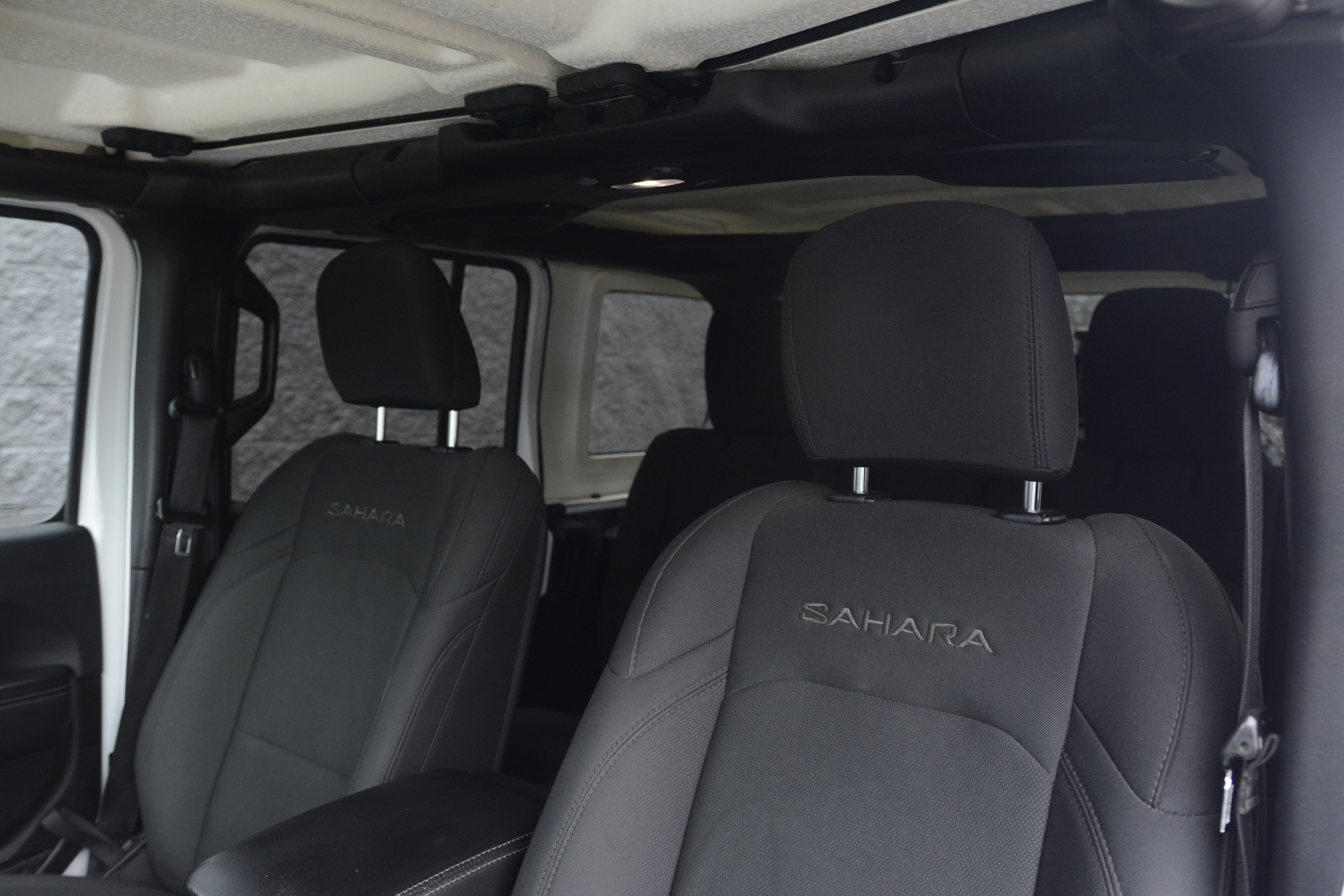 Used 2018 Jeep Wrangler Unlimited Sahara AWD/4WD image 5
