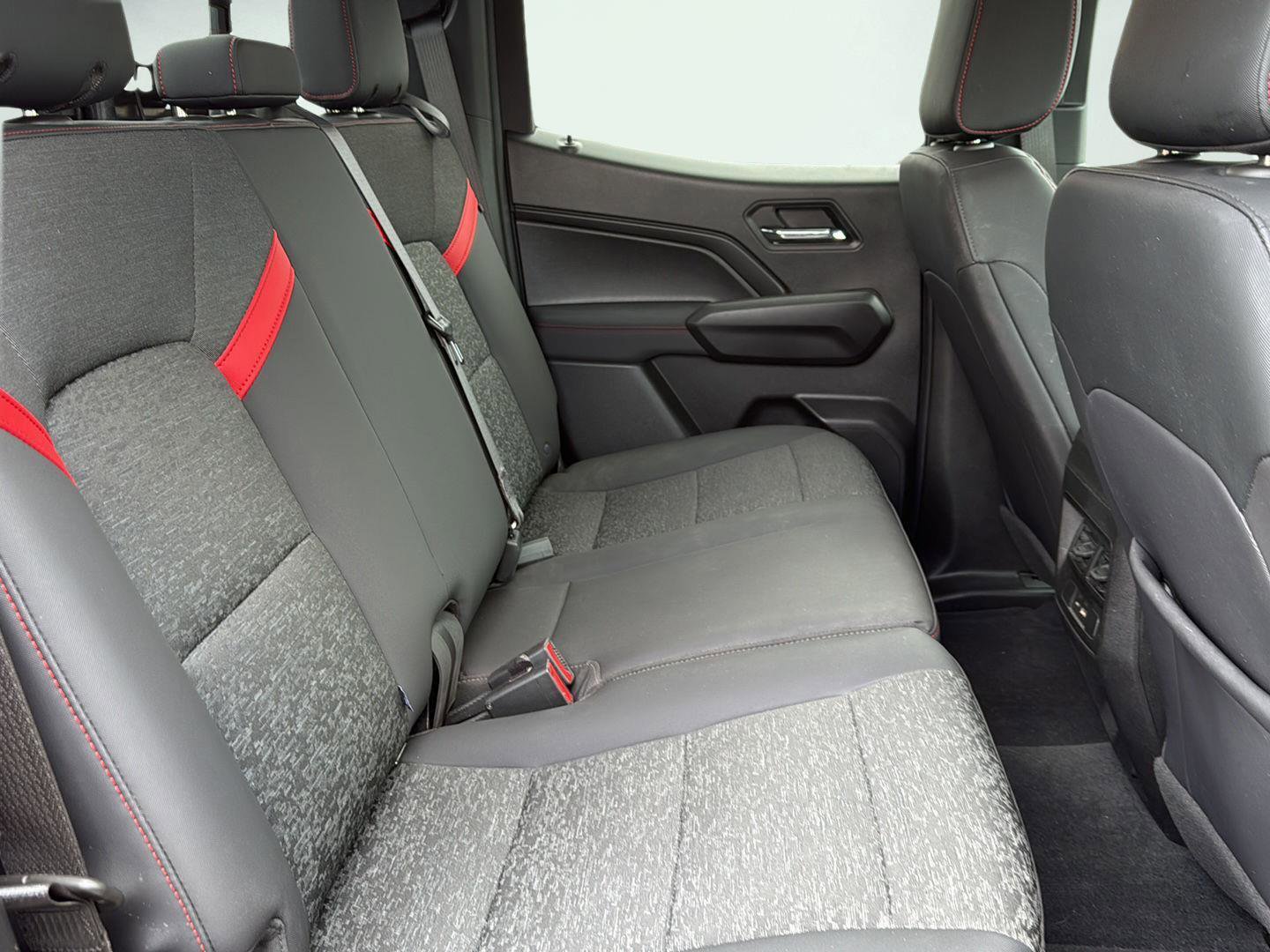 Used 2023 Chevrolet Colorado Z71 w/ Z71 Convenience Package 2 image 24