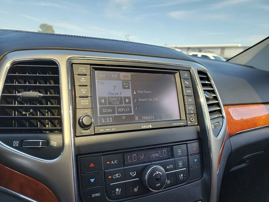 Used 2013 Jeep Grand Cherokee Overland w/ Advance Technology Group AWD/4WD image 21