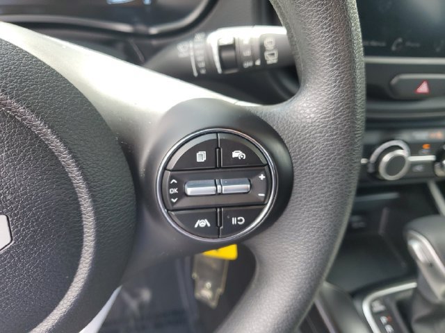 Used 2025 Kia Soul LX w/ LX Technology Package FWD image 17