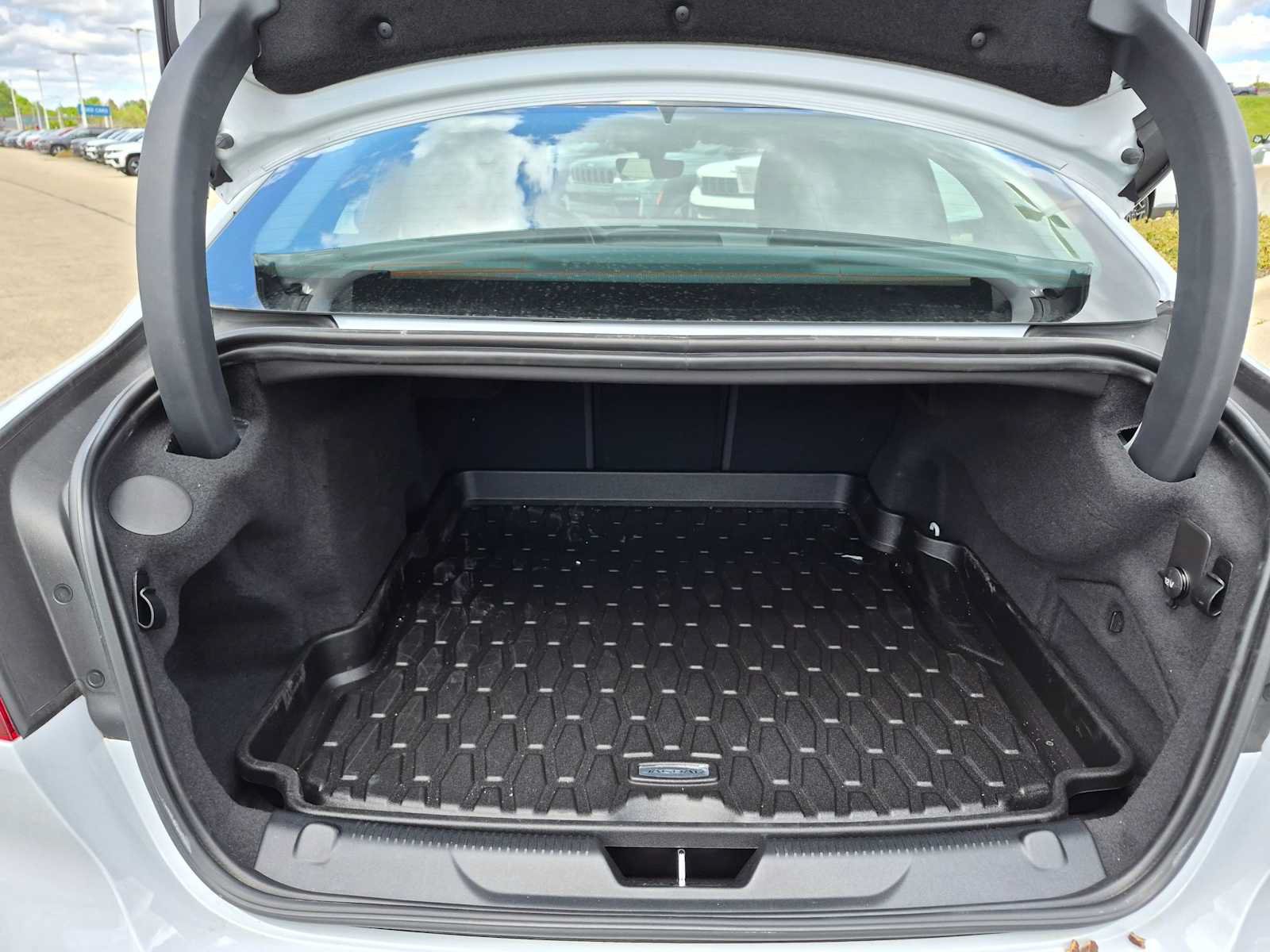 Used 2020 Jaguar XE S AWD/4WD image 33