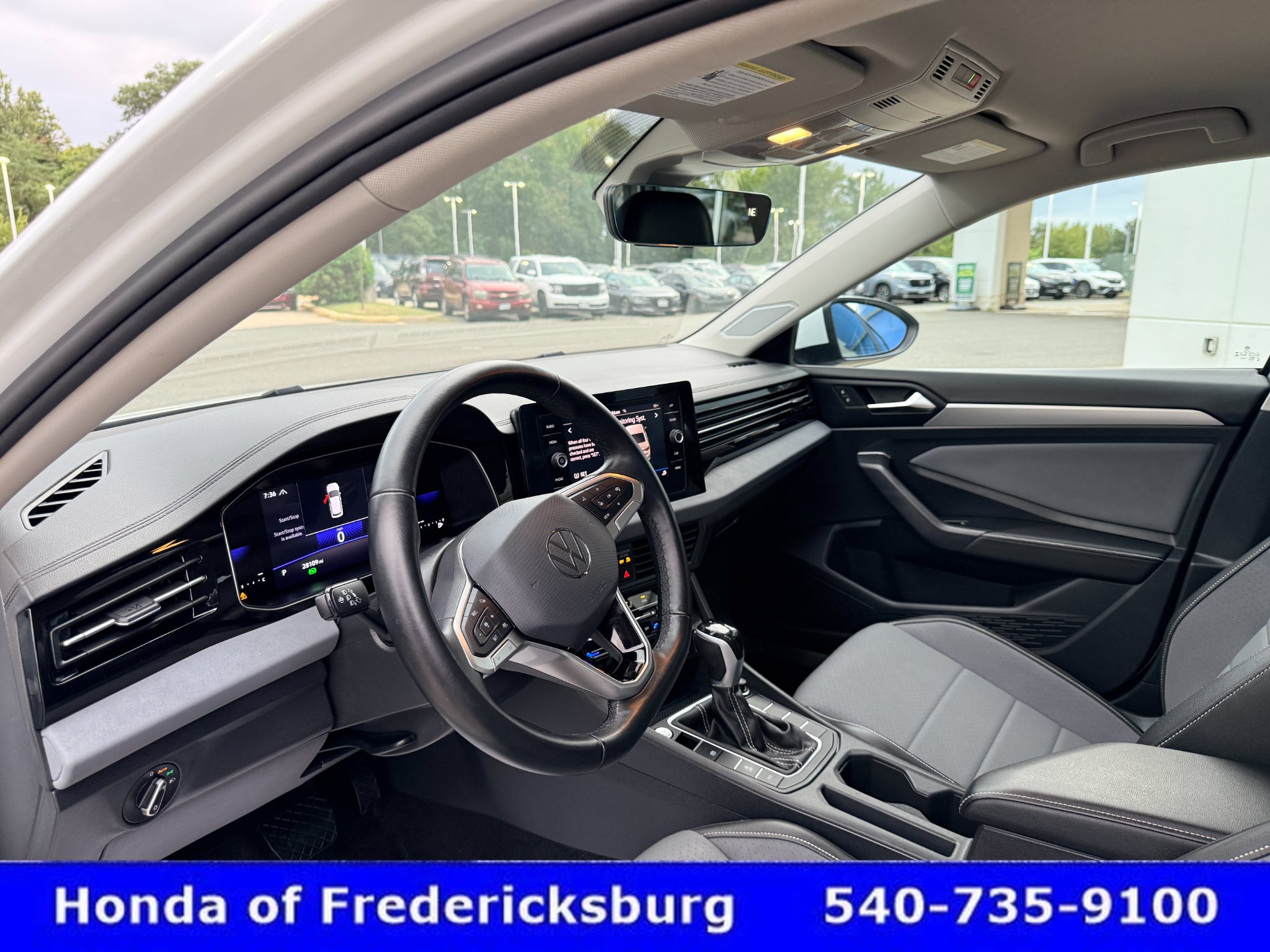 Used 2025 Volkswagen Jetta SE FWD image 26