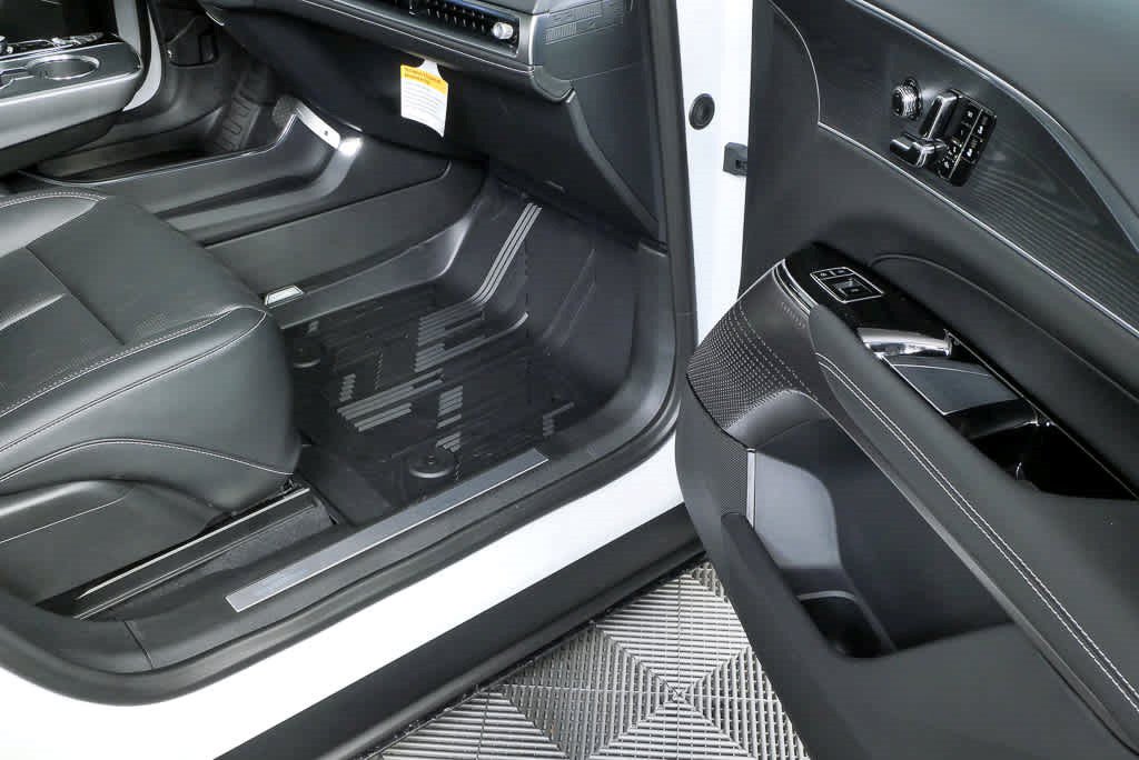 Certified 2025 Cadillac Lyriq Luxury w/ LPO, Floor Liner Package AWD/4WD image 20