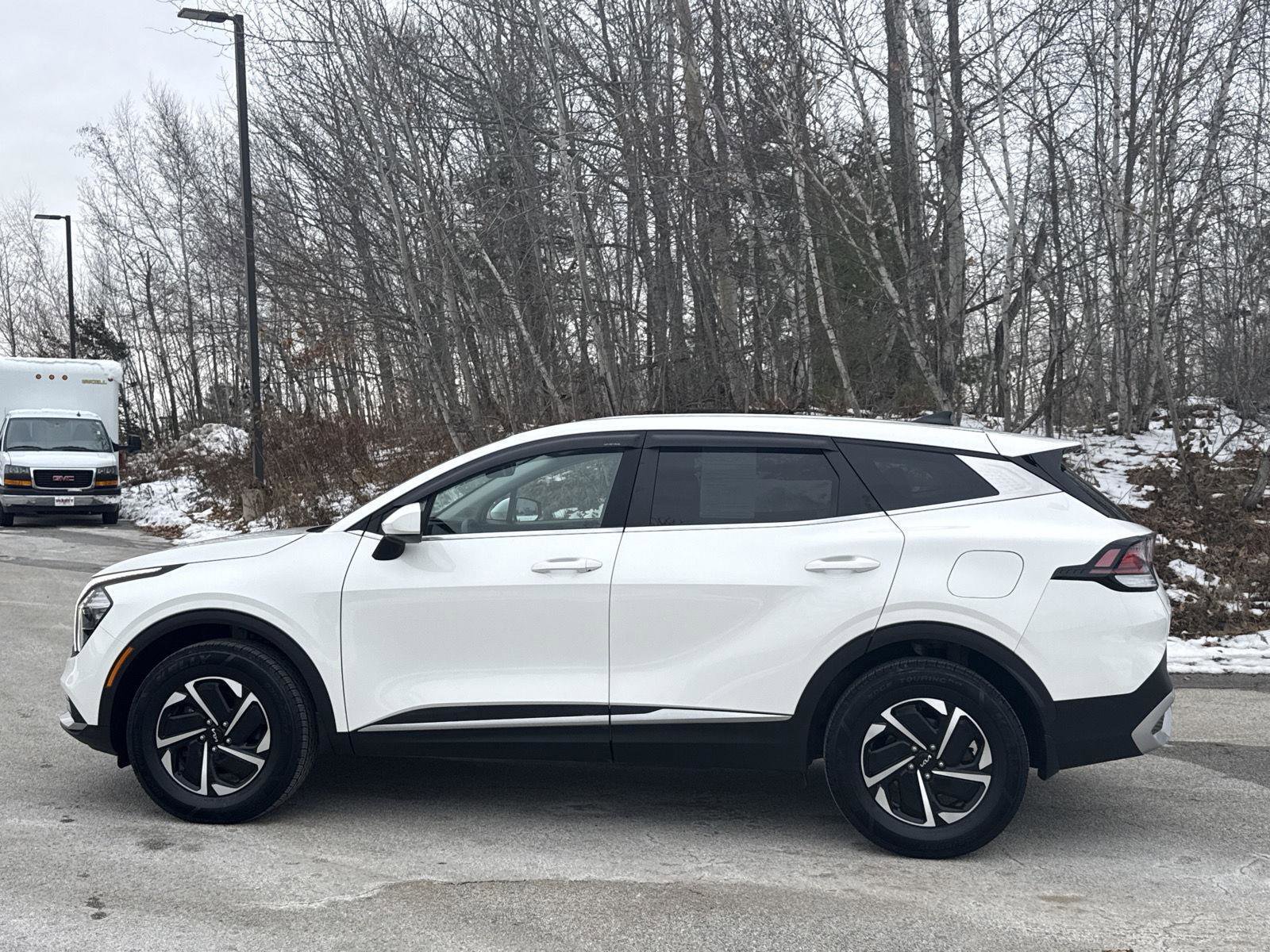 Used 2023 Kia Sportage LX image 8