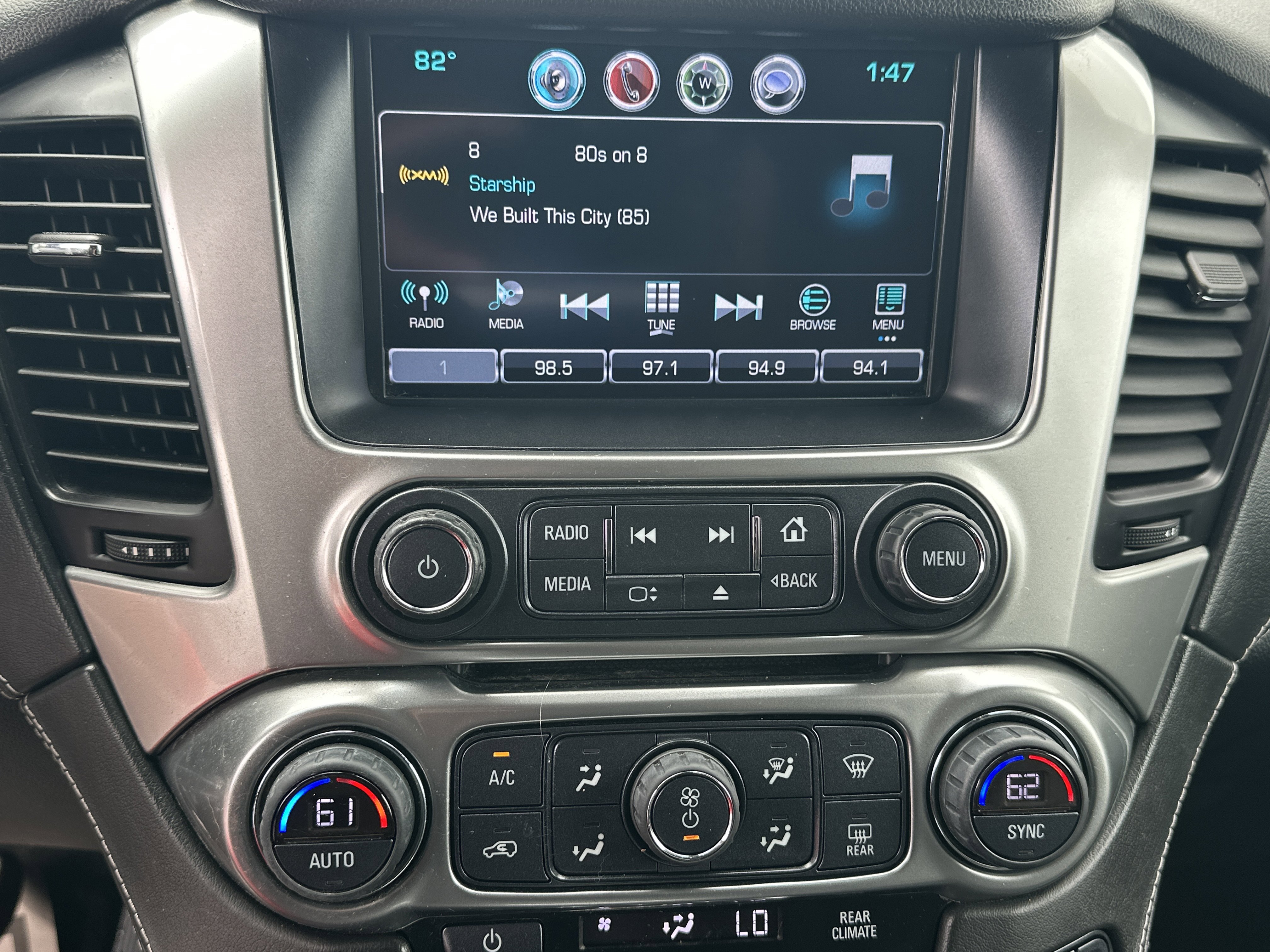 Used 2016 Chevrolet Suburban LT RWD image 30