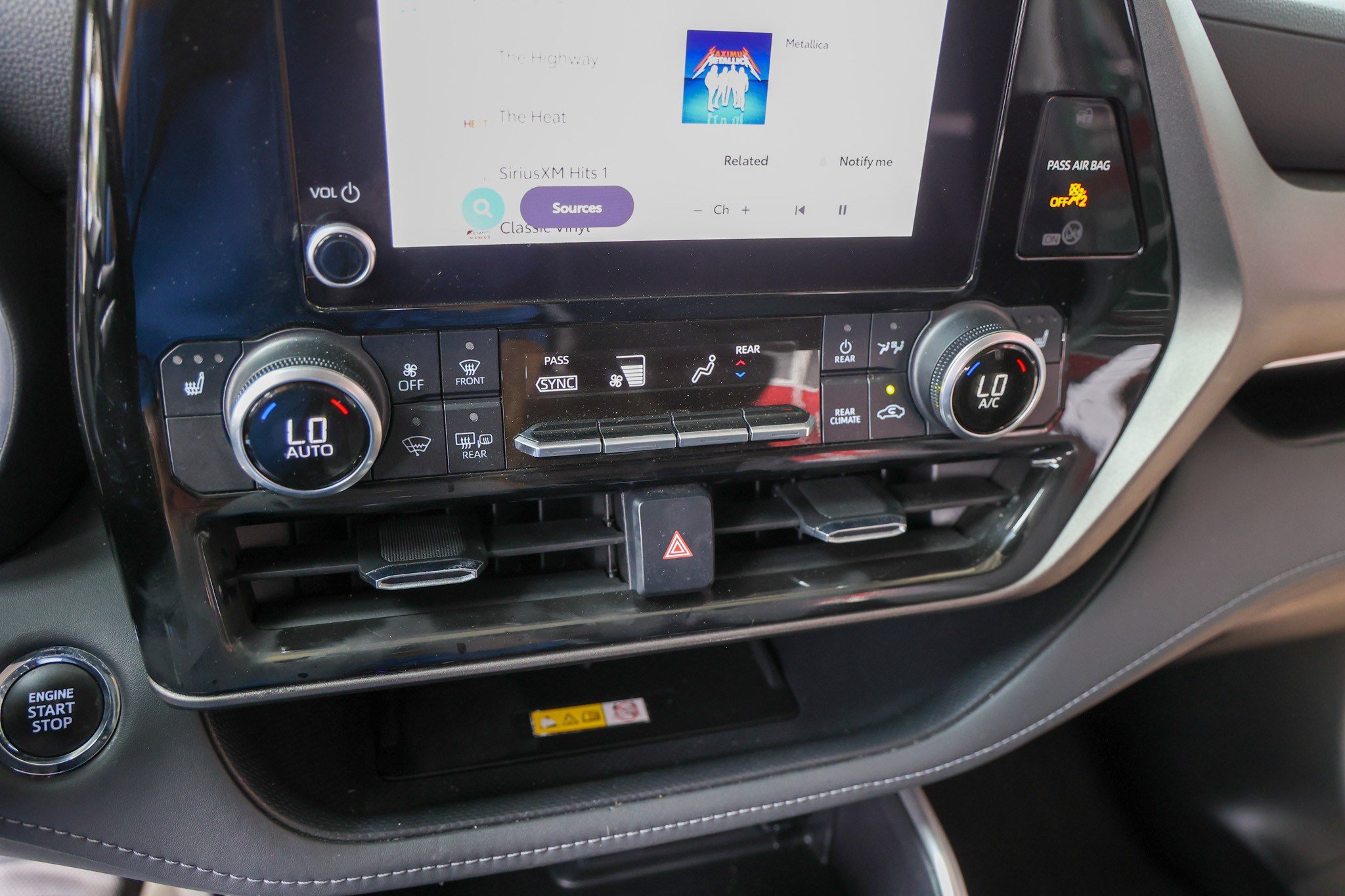 Used 2023 Toyota Highlander XLE FWD image 22