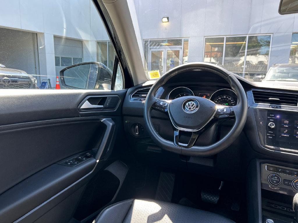 Used 2020 Volkswagen Tiguan SE w/ Panoramic Sunroof Package AWD/4WD image 26