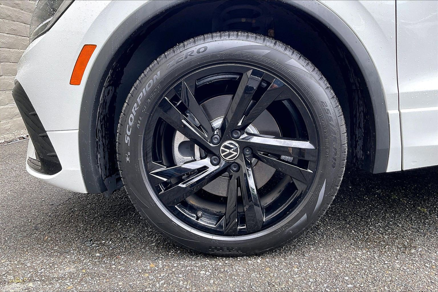 Certified 2023 Volkswagen Tiguan SE R-Line FWD image 7