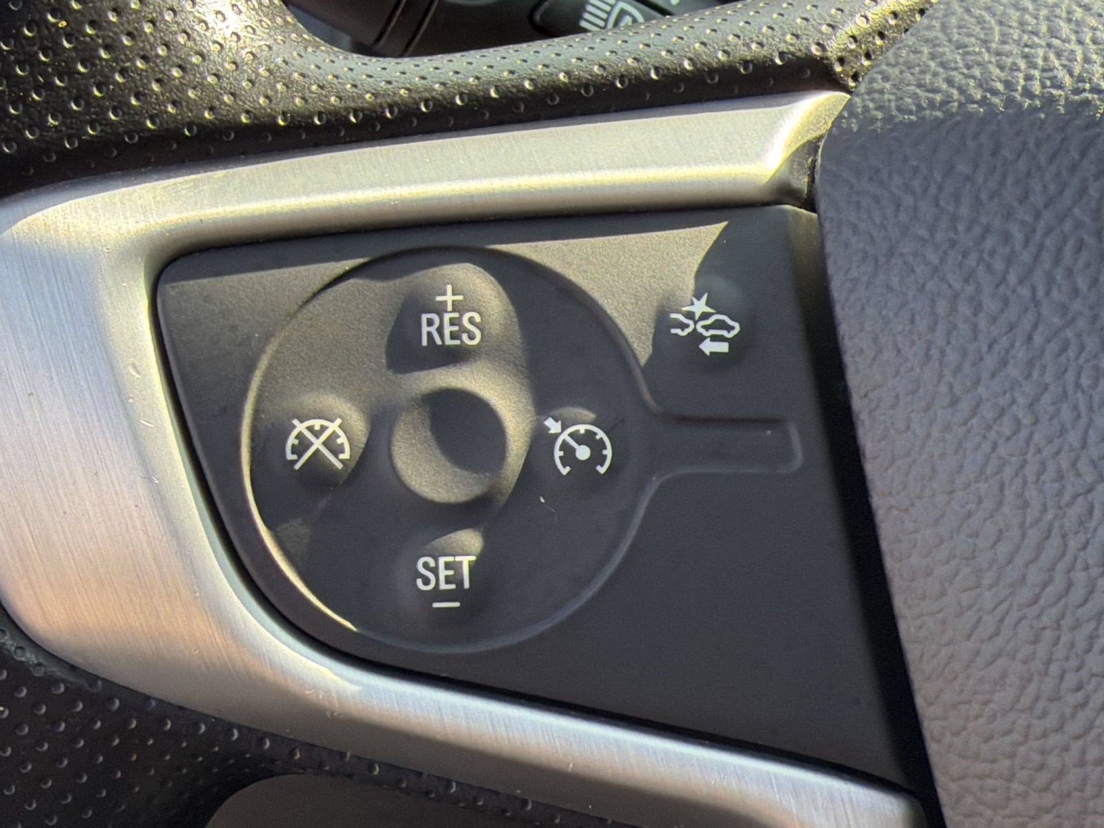 Used 2022 GMC Terrain SLE FWD image 16