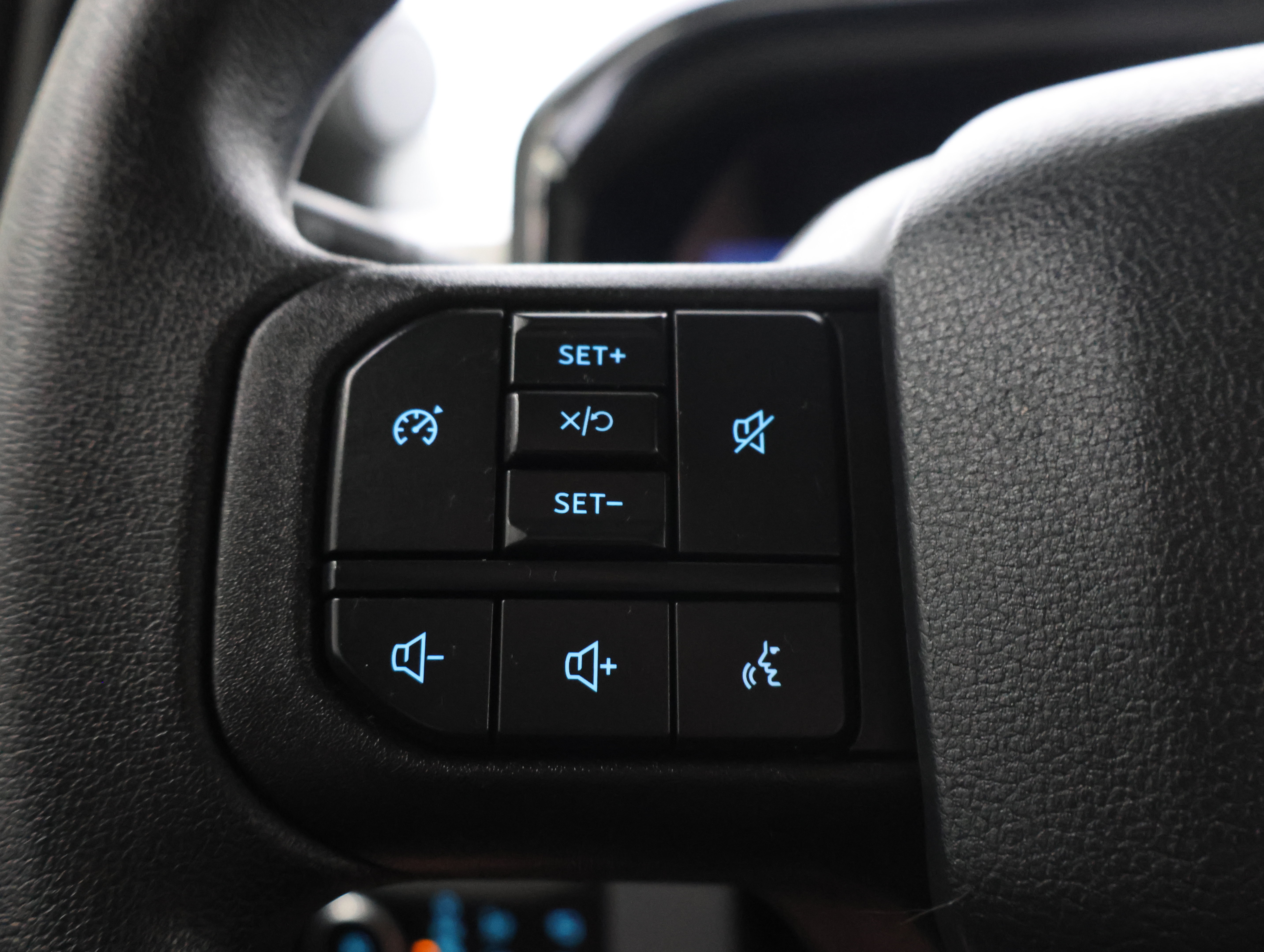 Used 2025 Ford F250 XLT w/ Black Appearance Package AWD/4WD image 15