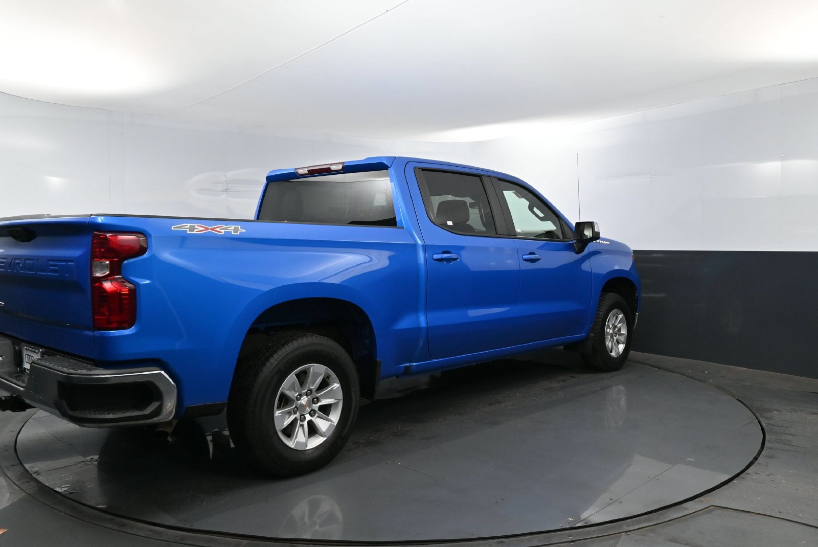 Used 2025 Chevrolet Silverado 1500 LT AWD/4WD image 18