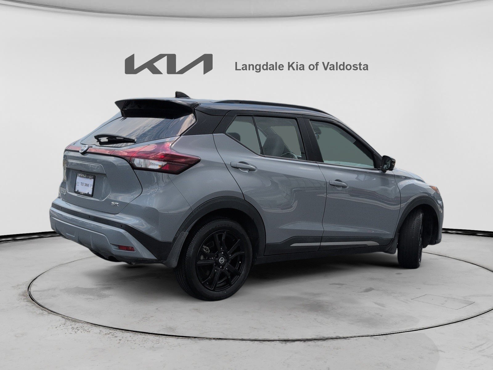 Used 2021 Nissan Kicks SR w/ SR Premium Package FWD image 4