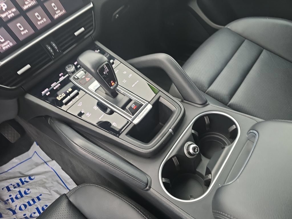 Used 2021 Porsche Cayenne AWD/4WD image 24