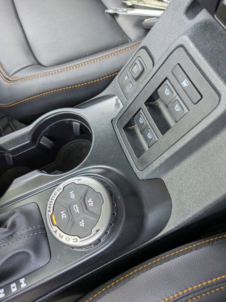 Used 2024 Ford Bronco Badlands image 15