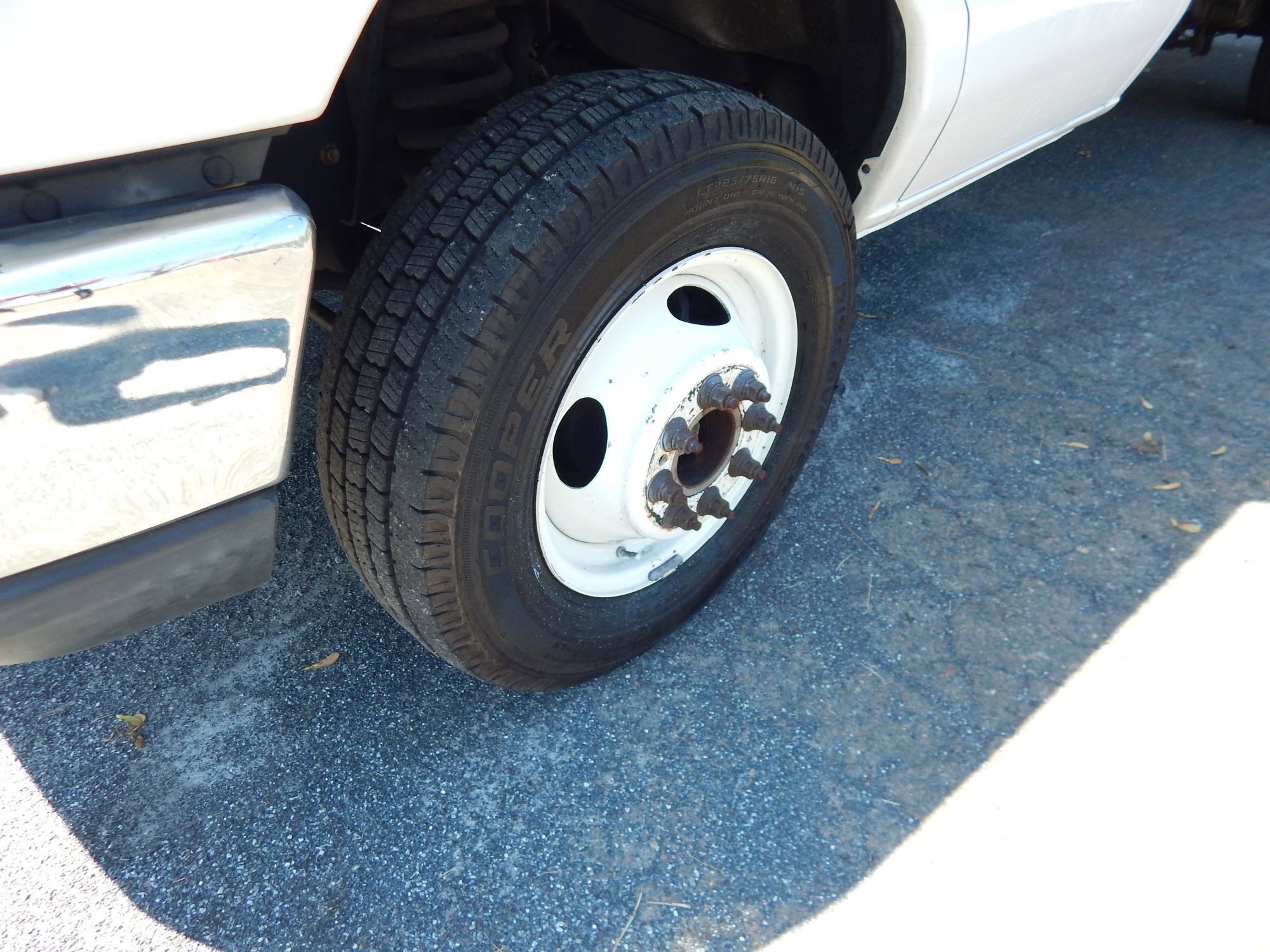 Used 2014 Ford E-350 and Econoline 350 Super Duty w/ Power Windows & Locks Group RWD image 18