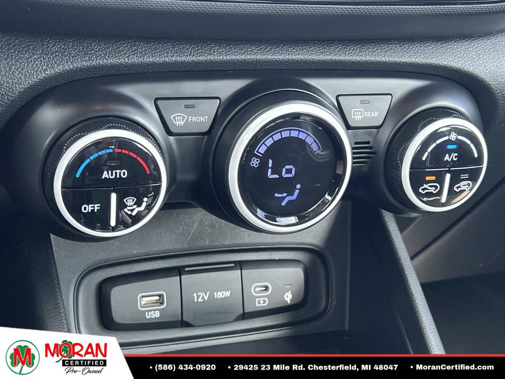 Used 2023 Hyundai Venue Limited FWD image 23